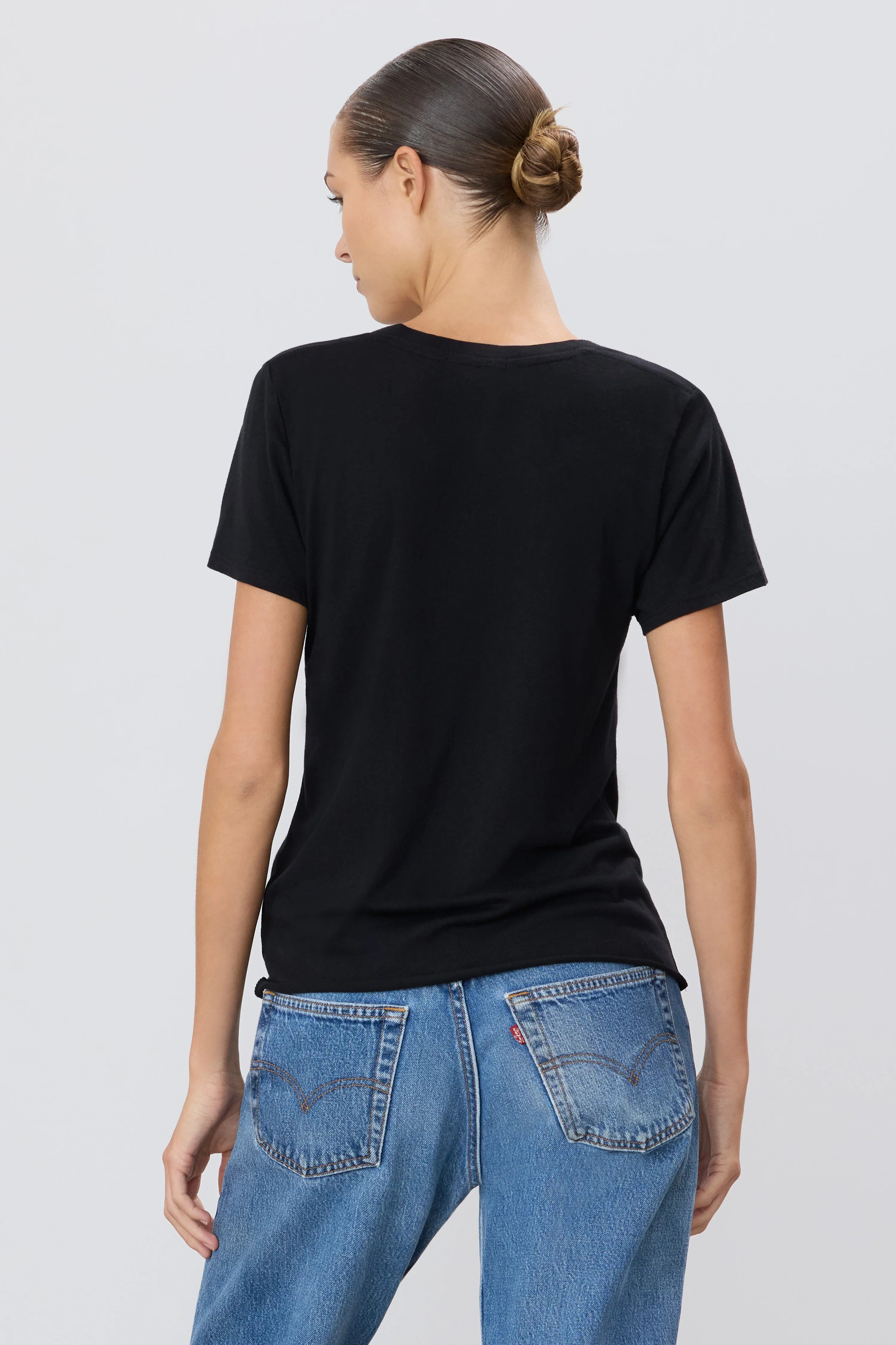 Éterne Soft Cotton V Neck Tee in Black | Shop Eleanor