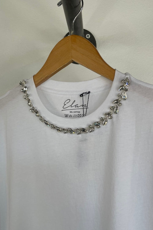 White t-shirt with decorative chain