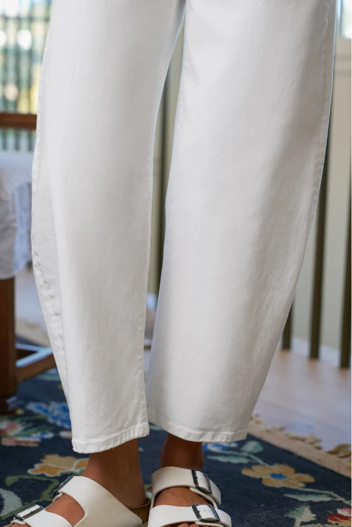 Frank & Eileen Brennan Barrel Denim Jean in White | Shop Eleanor