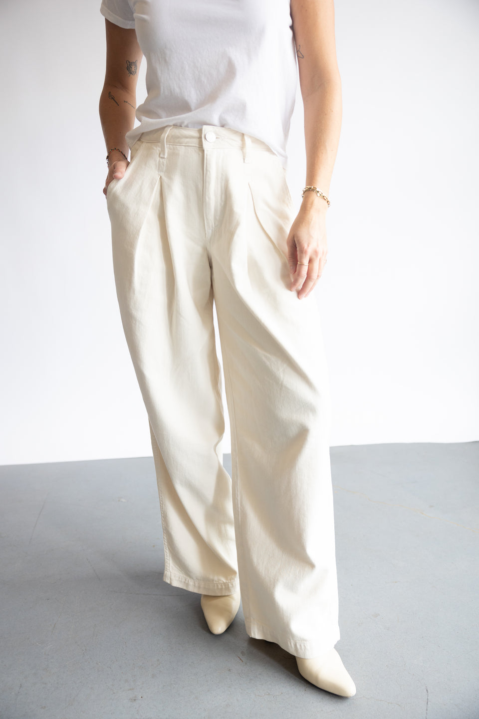 AMO Mary Slouch Trouser in Porcelain | Shop Eleanor 