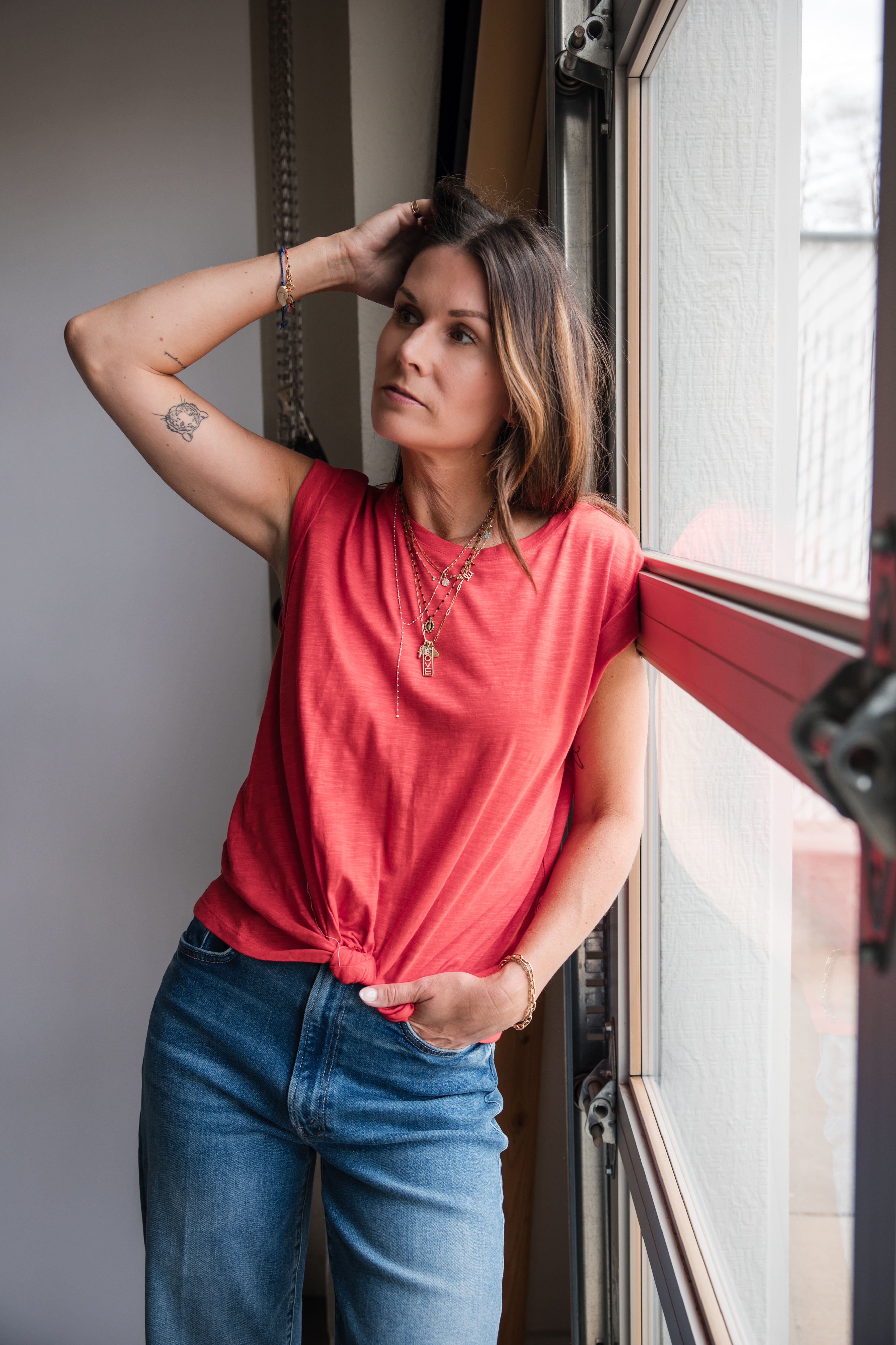 Sanctuary Knotted Muscle Tee in Cayenne | Shop Eleanor