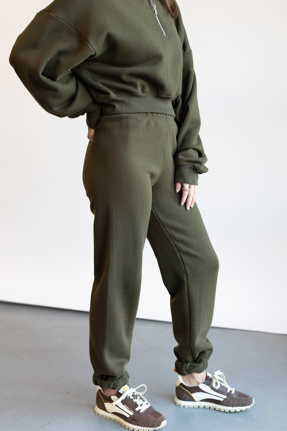 Eterne Classic Sweatpant in Moss | Shop Eleanor