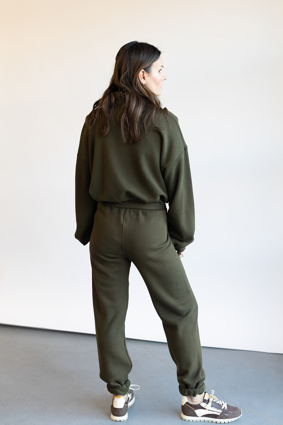 Eterne Classic Sweatpant in Moss | Shop Eleanor