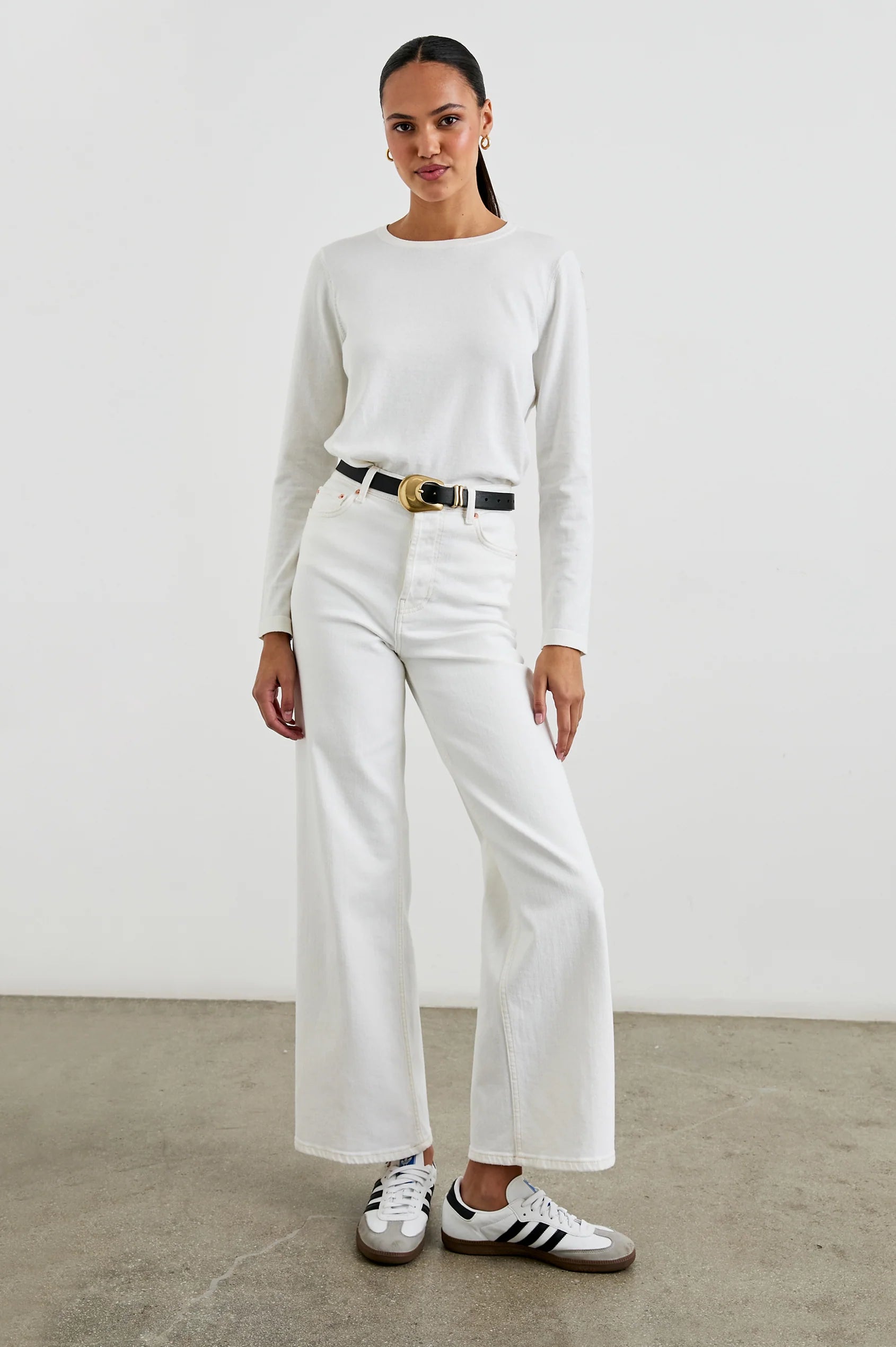 High-quality basics, white cashmere long sleeve shirt in white - perfect for layering