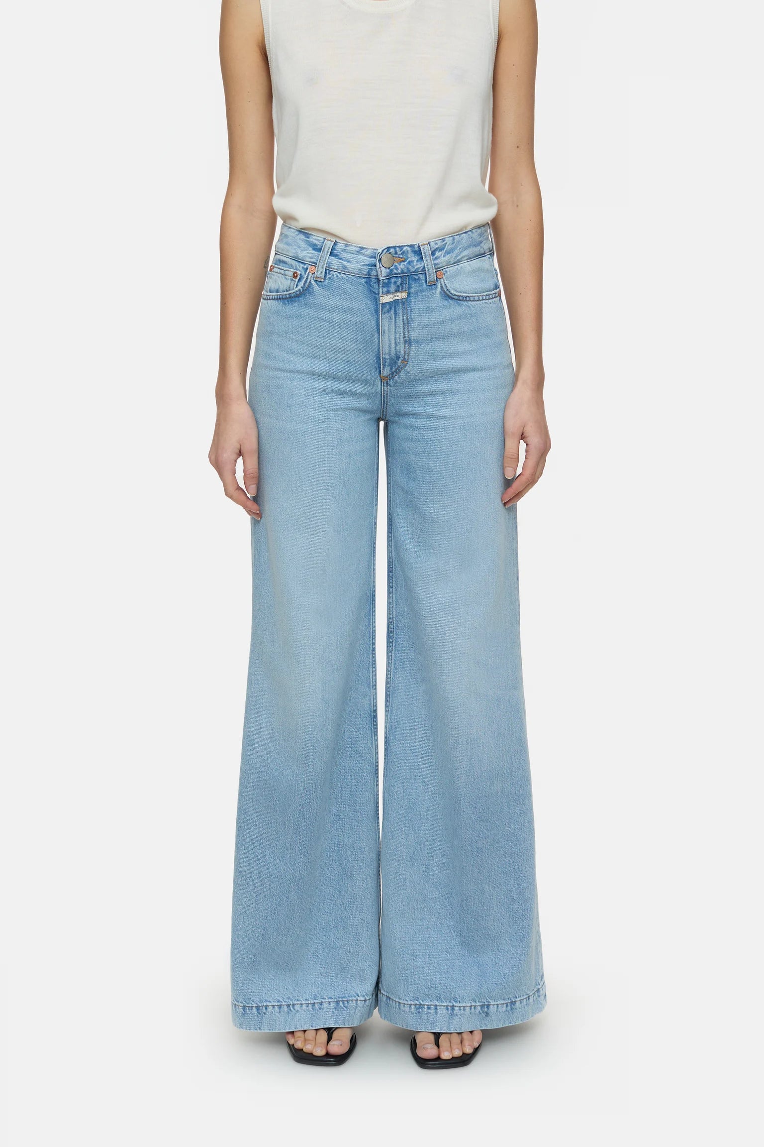 CLOSED Glow Up Jean in Light Blue | Shop Eleanor