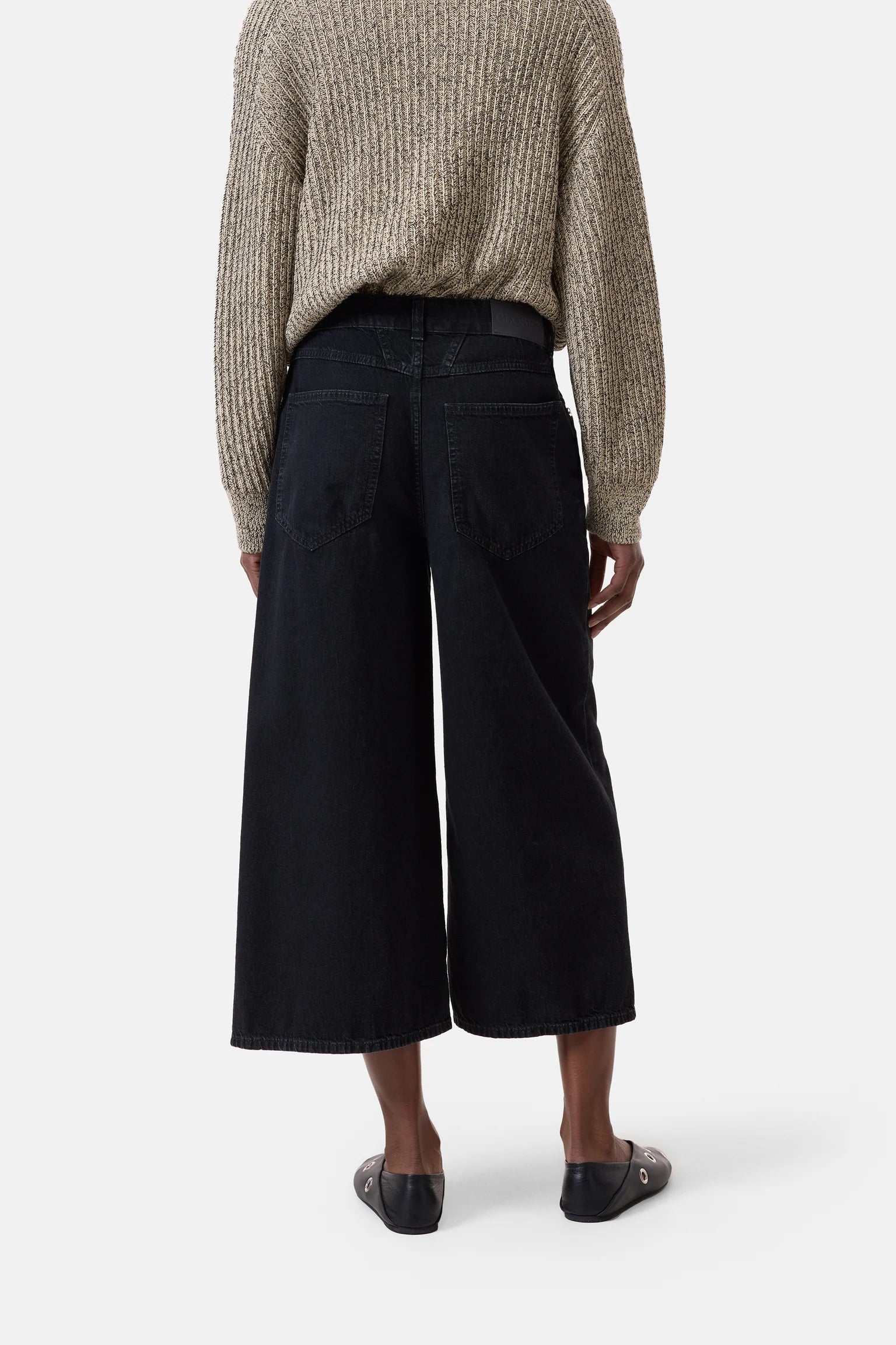 CLOSED Lyna Quarter Length Pant in Black | Shop Eleanor