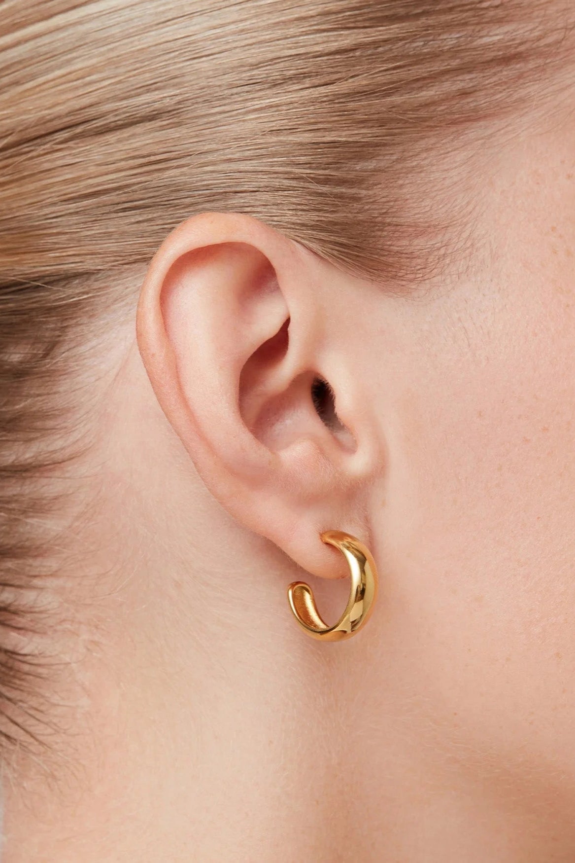 Jenny Bird Small Staple Hoop Earring in Gold | Shop Eleanor