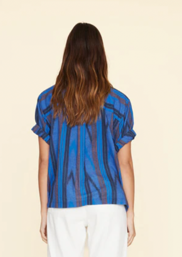 The Xírena Beau Shirt in Electric Blue 