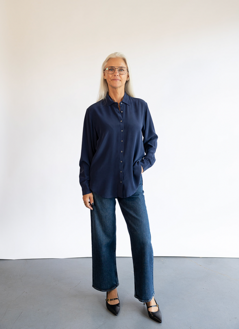 The Xírena Beau Shirt in Navy