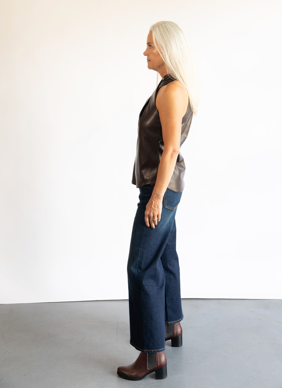 The RE/DONE Mid Rise Wide Leg Crop in Dark Blue 