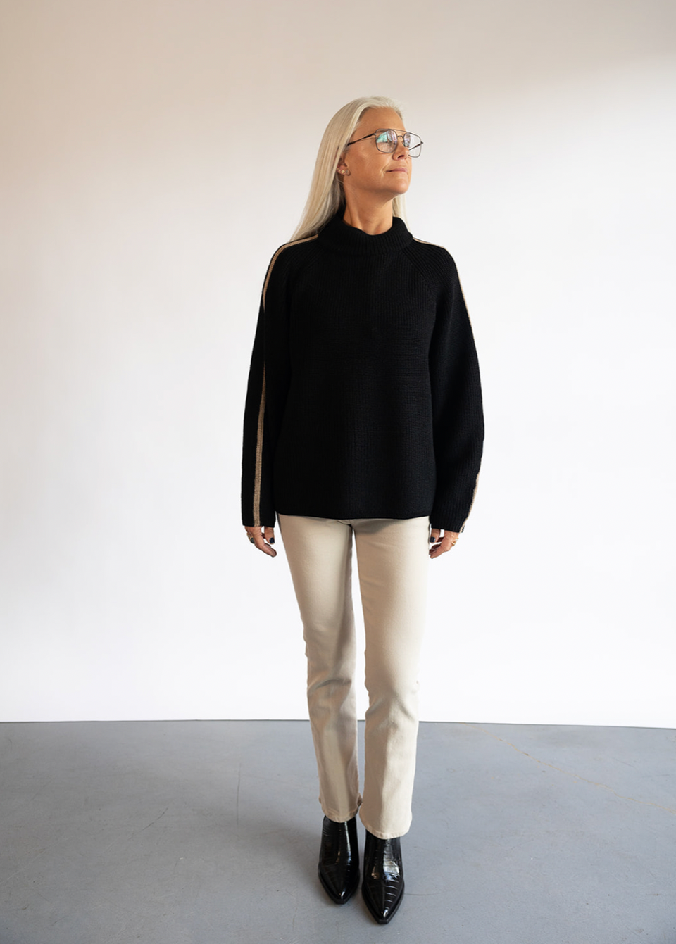 The Velvet Teagan Sweater in Black / Camel