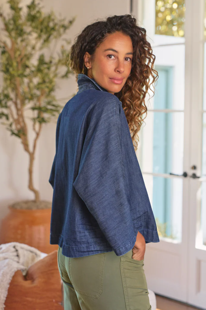 Frank & Eileen Popover Linen Shirt in Vintage Dark Wash | Shop Eleanor